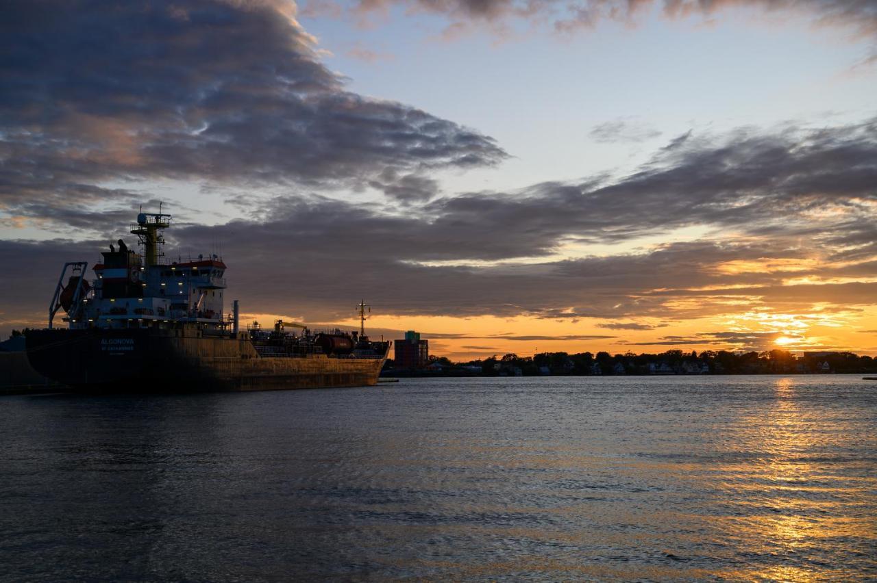Days Inn By Wyndham Sarnia Harbourfront Luaran gambar